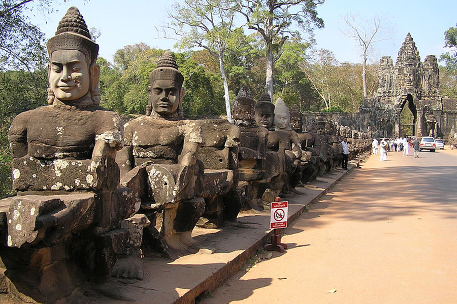 Temple complex guardians statues
