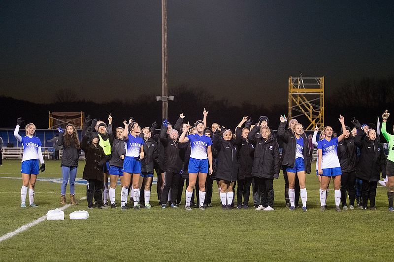 Luther Women's team thanks fans after a game